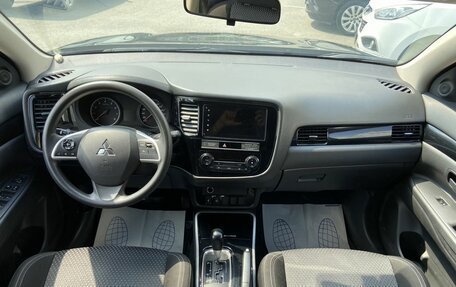 Mitsubishi Outlander III рестайлинг 3, 2018 год, 1 650 000 рублей, 12 фотография