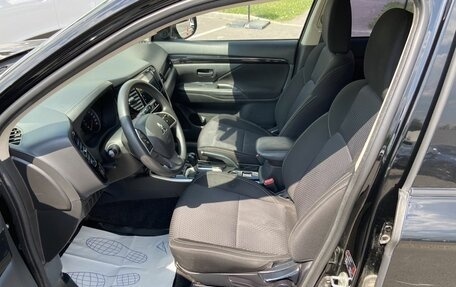 Mitsubishi Outlander III рестайлинг 3, 2018 год, 1 650 000 рублей, 9 фотография