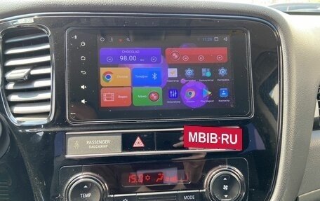 Mitsubishi Outlander III рестайлинг 3, 2018 год, 1 650 000 рублей, 15 фотография