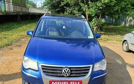 Volkswagen Touran III, 2007 год, 470 000 рублей, 2 фотография