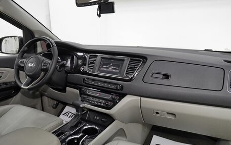 KIA Carnival III, 2017 год, 2 065 000 рублей, 5 фотография