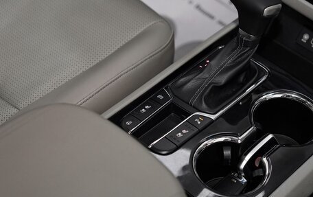 KIA Carnival III, 2017 год, 2 065 000 рублей, 9 фотография