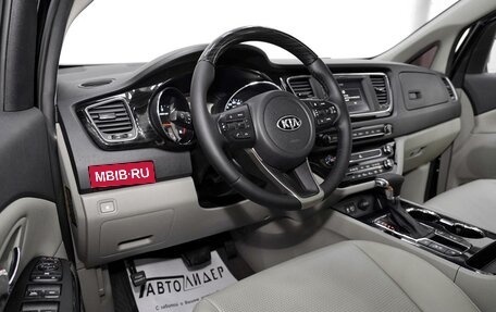 KIA Carnival III, 2017 год, 2 065 000 рублей, 6 фотография