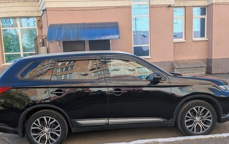 Mitsubishi Outlander III рестайлинг 3, 2018 год, 1 440 000 рублей, 3 фотография