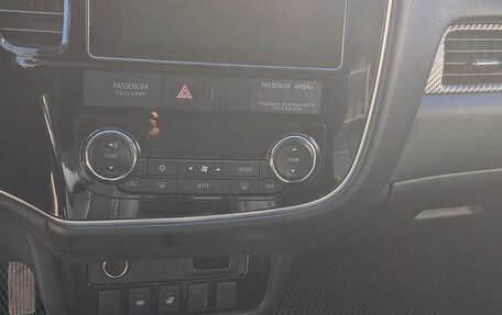 Mitsubishi Outlander III рестайлинг 3, 2018 год, 1 440 000 рублей, 11 фотография