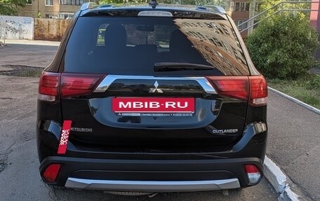 Mitsubishi Outlander III рестайлинг 3, 2018 год, 1 440 000 рублей, 5 фотография