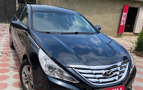 Hyundai Sonata VI, 2012 год, 550 000 рублей, 1 фотография