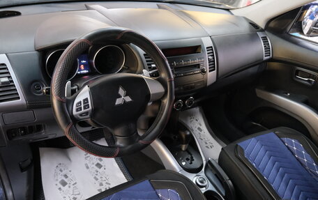 Mitsubishi Outlander III рестайлинг 3, 2011 год, 1 349 000 рублей, 11 фотография