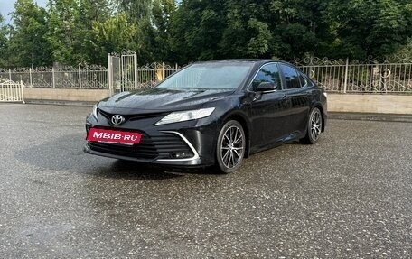 Toyota Camry, 2021 год, 2 050 000 рублей, 2 фотография