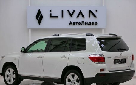Toyota Highlander III, 2012 год, 1 685 000 рублей, 2 фотография