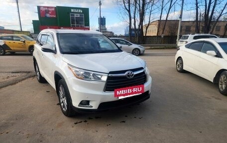 Toyota Highlander III, 2015 год, 2 550 000 рублей, 2 фотография