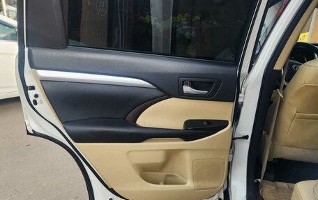 Toyota Highlander III, 2015 год, 2 550 000 рублей, 15 фотография