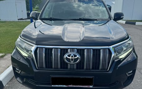 Toyota Land Cruiser Prado 150 рестайлинг 2, 2017 год, 4 450 000 рублей, 3 фотография