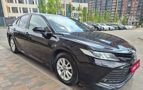 Toyota Camry, 2018 год, 2 096 000 рублей, 1 фотография