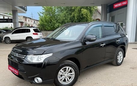 Mitsubishi Outlander III рестайлинг 3, 2013 год, 1 430 000 рублей, 1 фотография