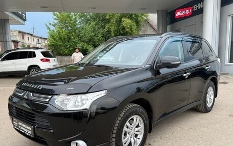Mitsubishi Outlander III рестайлинг 3, 2013 год, 1 430 000 рублей, 3 фотография