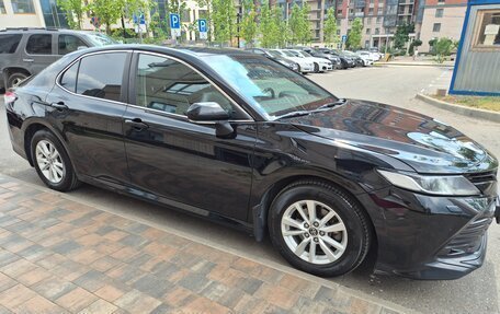 Toyota Camry, 2018 год, 2 096 000 рублей, 2 фотография