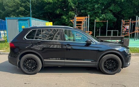 Volkswagen Tiguan II, 2018 год, 2 600 000 рублей, 2 фотография