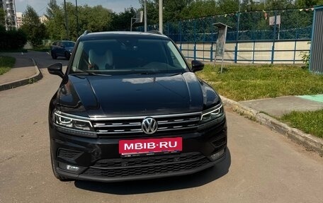 Volkswagen Tiguan II, 2018 год, 2 600 000 рублей, 3 фотография