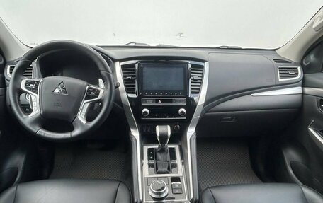 Mitsubishi Pajero Sport III рестайлинг, 2021 год, 3 750 000 рублей, 9 фотография