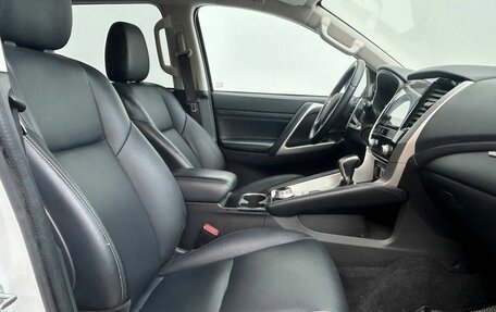 Mitsubishi Pajero Sport III рестайлинг, 2021 год, 3 750 000 рублей, 10 фотография
