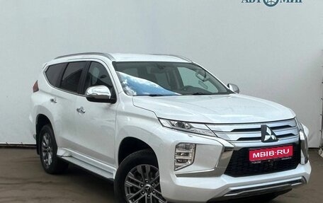 Mitsubishi Pajero Sport III рестайлинг, 2021 год, 3 750 000 рублей, 3 фотография