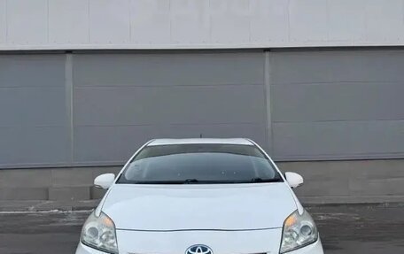 Toyota Prius, 2011 год, 750 000 рублей, 2 фотография
