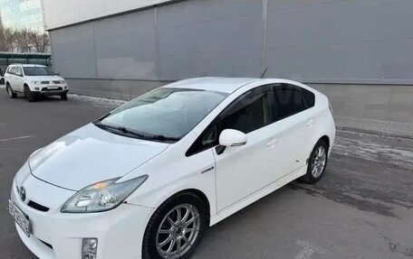 Toyota Prius, 2011 год, 750 000 рублей, 4 фотография