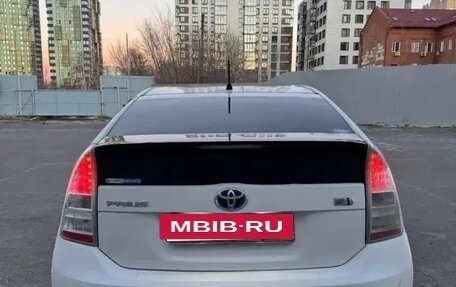 Toyota Prius, 2011 год, 750 000 рублей, 3 фотография