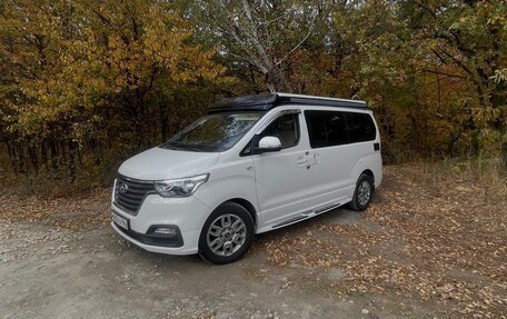 Hyundai Grand Starex Grand Starex I рестайлинг 2, 2021 год, 4 150 000 рублей, 2 фотография