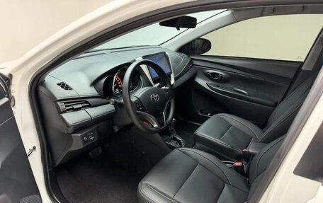 Toyota Yaris XP150 рестайлинг, 2022 год, 1 120 000 рублей, 6 фотография