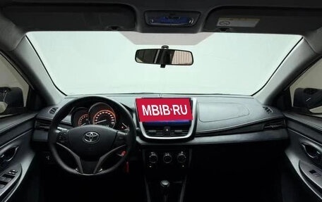 Toyota Yaris XP150 рестайлинг, 2022 год, 1 120 000 рублей, 5 фотография