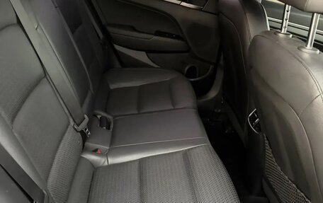 Hyundai Elantra VI рестайлинг, 2016 год, 155 000 рублей, 10 фотография
