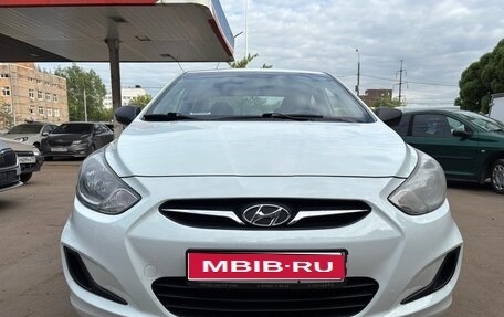 Hyundai Solaris II рестайлинг, 2012 год, 800 000 рублей, 1 фотография