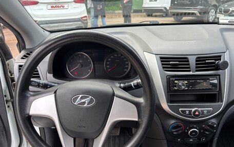 Hyundai Solaris II рестайлинг, 2012 год, 800 000 рублей, 12 фотография