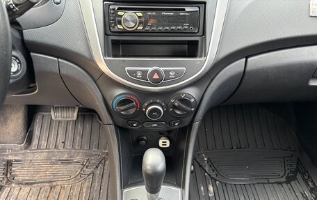 Hyundai Solaris II рестайлинг, 2012 год, 800 000 рублей, 13 фотография
