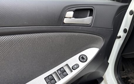 Hyundai Solaris II рестайлинг, 2012 год, 800 000 рублей, 16 фотография