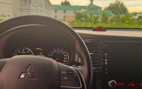 Mitsubishi Outlander III рестайлинг 3, 2020 год, 2 120 000 рублей, 6 фотография