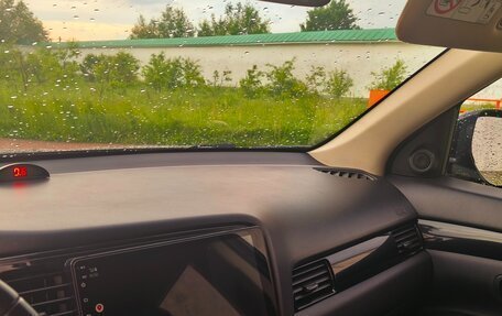 Mitsubishi Outlander III рестайлинг 3, 2020 год, 2 120 000 рублей, 7 фотография