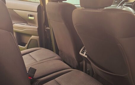 Mitsubishi Outlander III рестайлинг 3, 2020 год, 2 120 000 рублей, 11 фотография