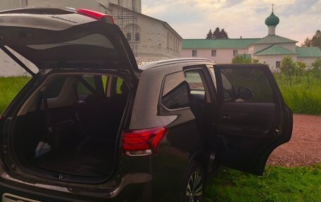 Mitsubishi Outlander III рестайлинг 3, 2020 год, 2 120 000 рублей, 13 фотография