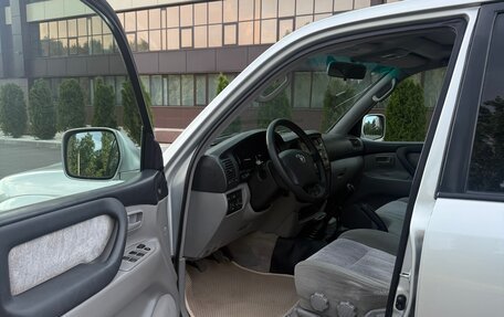 Toyota Land Cruiser 100 рестайлинг 2, 2007 год, 2 800 000 рублей, 3 фотография