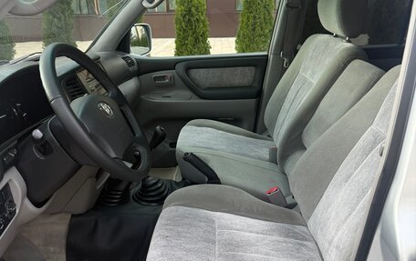 Toyota Land Cruiser 100 рестайлинг 2, 2007 год, 2 800 000 рублей, 4 фотография