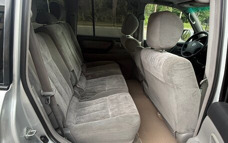 Toyota Land Cruiser 100 рестайлинг 2, 2007 год, 2 800 000 рублей, 8 фотография
