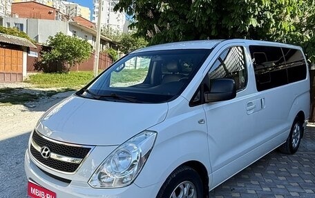 Hyundai Grand Starex Grand Starex I рестайлинг 2, 2010 год, 1 650 000 рублей, 1 фотография