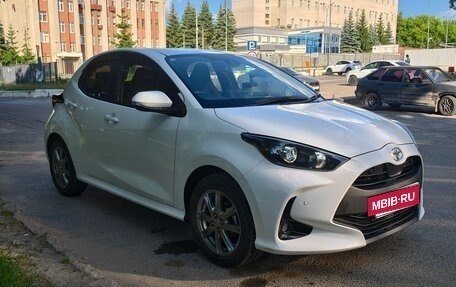 Toyota Yaris, 2020 год, 1 325 000 рублей, 2 фотография