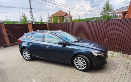 Volvo V40 Cross Country I, 2017 год, 1 750 000 рублей, 2 фотография