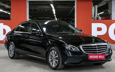 Mercedes-Benz E-Класс, 2019 год, 2 049 000 рублей, 3 фотография