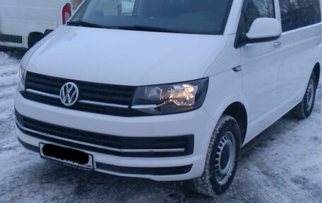 Volkswagen Caravelle T6 рестайлинг, 2015 год, 2 500 000 рублей, 2 фотография