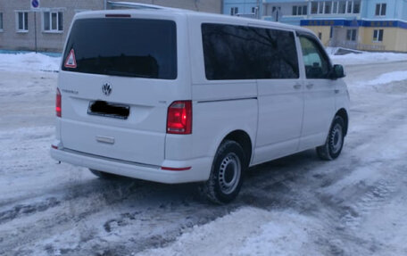 Volkswagen Caravelle T6 рестайлинг, 2015 год, 2 500 000 рублей, 3 фотография
